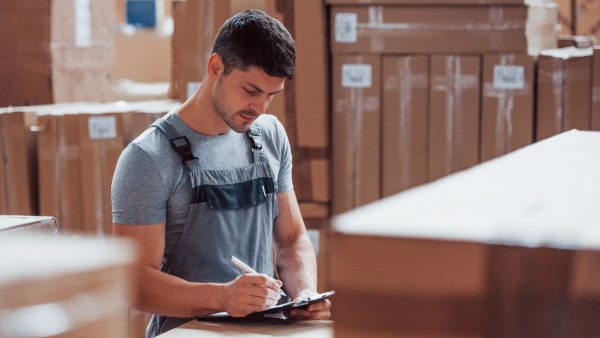 Ζητείται αποθηκάριος από το Πολυκατάστημα "POLITIKOS"