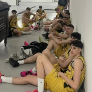 Άρης: Παραμένει εγκλωβισμένη στο Άμπου Ντάμπι η ομάδα μπάσκετ Κ-18