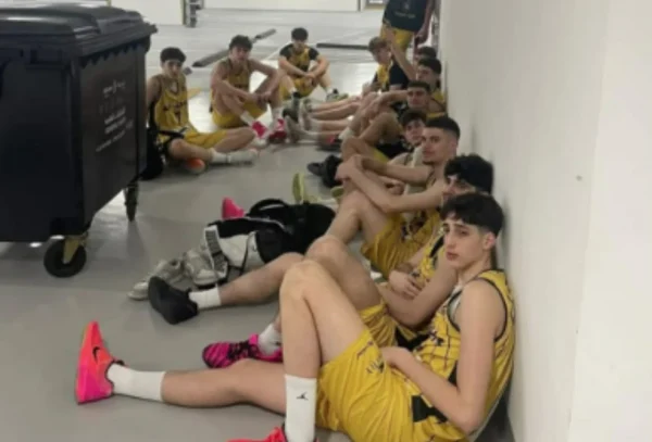 Άρης: Παραμένει εγκλωβισμένη στο Άμπου Ντάμπι η ομάδα μπάσκετ Κ-18