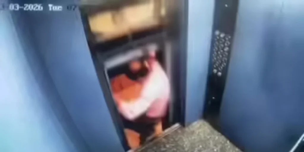 Βίντεο-σοκ: Άνδρας παραλίγο να σκοτωθεί βγαίνοντας από ασανσέρ - «Εκτοξεύθηκε» ο θάλαμος προς τα πάνω
