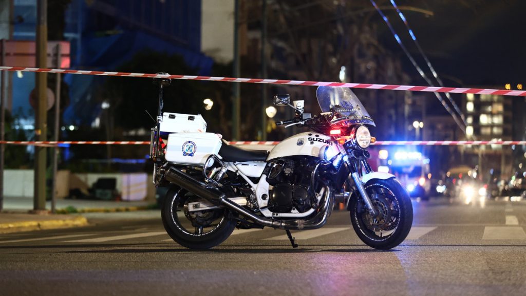 Μπαινόβγαινε στη φυλακή ο Σουδανός που απειλούσε να ανατιναχθεί στη ΓΑΔΑ: Είπε ότι βρήκε τις χειροβομβίδες σε τάπερ σε άλσος στην Ακρόπολη