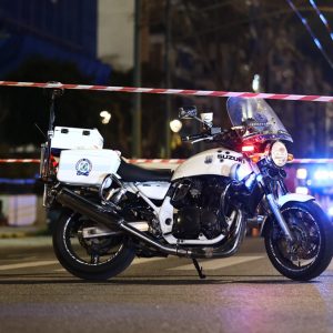 Μπαινόβγαινε στη φυλακή ο Σουδανός που απειλούσε να ανατιναχθεί στη ΓΑΔΑ: Είπε ότι βρήκε τις χειροβομβίδες σε τάπερ σε άλσος στην Ακρόπολη