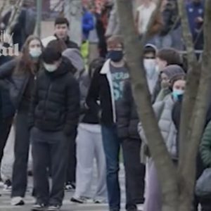 Συναγερμός στη Βρετανία μετά από κρούσματα μηνιγγίτιδας Β - Πώς ένα πάρτι προκαλεί φόβο και σκηνές αλά Covid