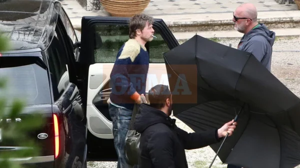 Από το Μενίδι στην Πεντέλη ο Μπραντ Πιτ, σήμερα τα γυρίσματα στο Μέγαρο της Δουκίσσης Πλακεντίας - Βίντεο και φωτογραφίες