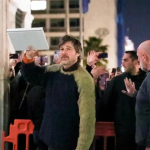 Ο Έλληνας ηθοποιός που κάνει γυρίσματα με τον Μπραντ Πιτ στην Αθήνα για την ταινία «The Riders»