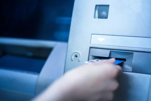 Δώρο Πάσχα ΔΥΠΑ και επιδόματα σε ανέργους: Πότε θα γίνουν οι πληρωμές