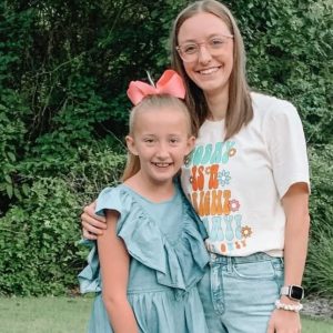 Συγκινητική ιστορία: Δασκάλα υιοθέτησε τη μαθήτριά της -Θυμίζει την ταινία «Ματίλντα»