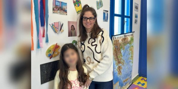 Η Ιωάννα της Ηρακλειάς: Η εκπαιδευτικός με τη μία μαθήτρια, που διορίστηκε τυχαία και έμεινε μόνιμα στο νησί