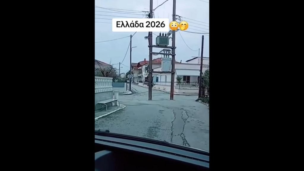 Οι ελληνικές κολόνες που κάνουν τον γύρο του κόσμου -Πώς βρέθηκαν στη μέση του δρόμου και έγιναν viral