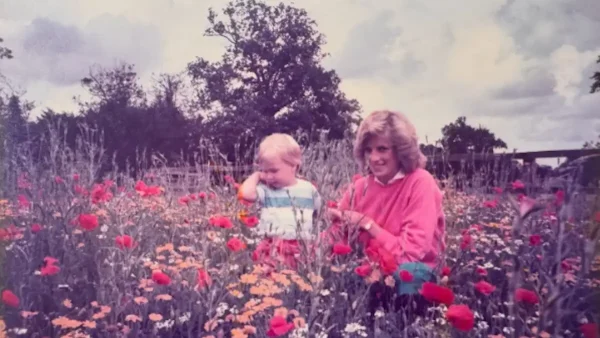 Η σπάνια φωτογραφία που μοιράστηκε ο πρίγκιπας Γουίλιαμ με την πριγκίπισσα Νταϊάνα για την ημέρα της μητέρας