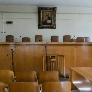 Θεσσαλονίκη: Ποινές κάθειρξης σε αρχιμανδρίτη και πρώην ιερέα που «έφαγαν» 1,5 εκατομμύριο από πιστούς – Έταζαν θέσεις στη Μητρόπολη