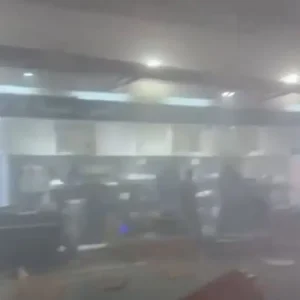 Το Ιράν επιτέθηκε με drone στο Διεθνές Αεροδρόμιο του Ντουμπάι – Αναφορές για τραυματίες