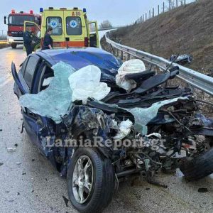 Φθιώτιδα: Νεκρός 21χρονος οδηγός σε μετωπική σύγκρουση με λεωφορείο που πήγαινε να παραλάβει μαθητές