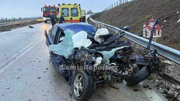 Φθιώτιδα: Νεκρός 21χρονος οδηγός σε μετωπική σύγκρουση με λεωφορείο που πήγαινε να παραλάβει μαθητές