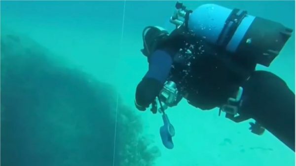 Βουλιαγμένη: Συνεχίζουν να ψάχνουν τον 34χρονο αγνοούμενο δύτη στο "πηγάδι του διαβόλου"