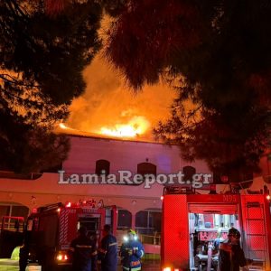 Έκτακτο: Σε εξέλιξη μεγάλη πυρκαγιά στη Μεγάλη Βρύση απέναντι από τον ΟΑΕΔ