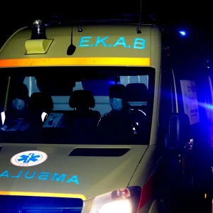 Λεωφόρος Ποσειδώνος: Ένας νεκρός και δύο τραυματίες μετά από καραμπόλα πέντε αυτοκινήτων