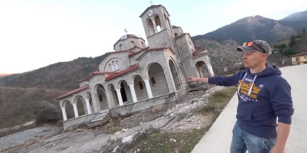 Η εκκλησία στα Τρίκαλα που γέρνει περισσότερο και από τον Πύργο της Πίζας, θέμα στα διεθνή ΜΜΕ - «Η κλίση σού φέρνει ζαλάδα»