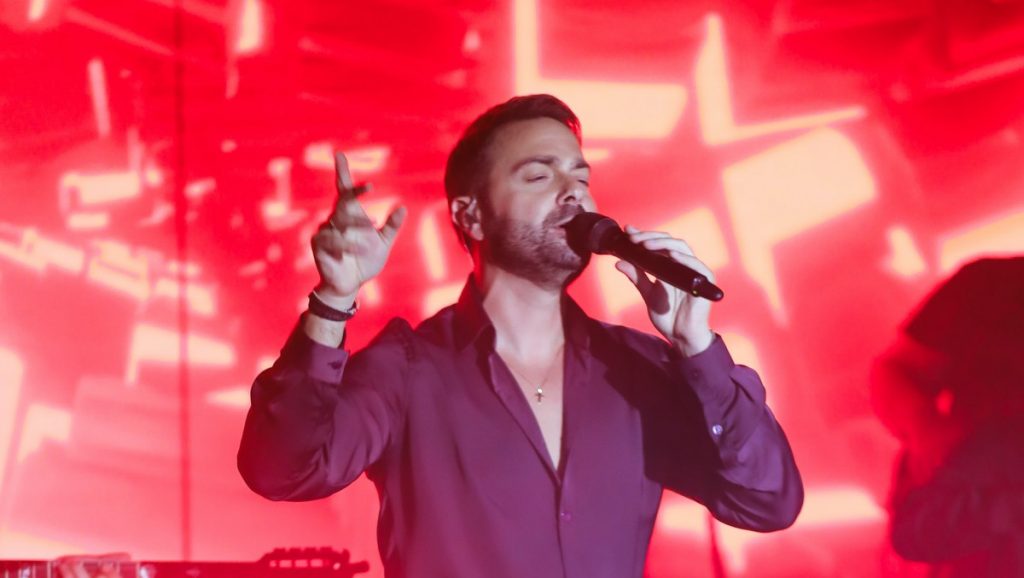 Το The Blind Pig υποδέχεται τον Ηλία Βρεττό σε ένα live γεμάτο ρυθμό και συναίσθημα