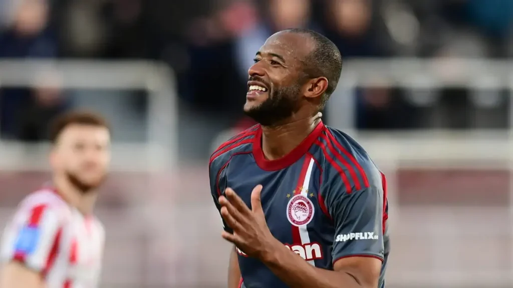 Ο Αγιούμπ Ελ Κααμπί έφθασε τα 50 γκολ με τον Ολυμπιακό στη Super League