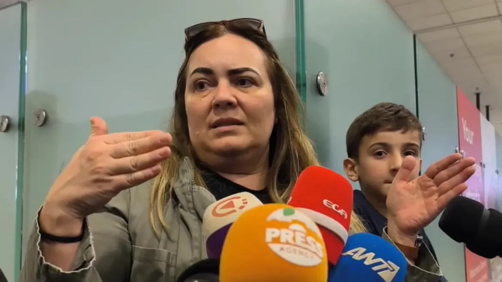 Τζετ της Πολεμικής Αεροπορίας του Κατάρ συνόδευαν το αεροπλάνο, λέει Ελληνίδα που επαναπατρίστηκε