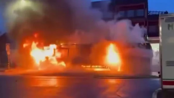 Ελβετία: Σε σοβαρή κατάσταση 3 άτομα από τη φωτιά στο λεωφορείο – Έρευνες για τον άνδρα που αυτοπυρπολήθηκε