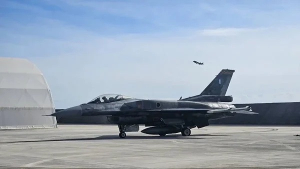 Στην Κύπρο έφτασαν τέσσερα ελληνικά F-16 εν αναμονή των φρεγατών «Κίμων» και «Ψαρά»