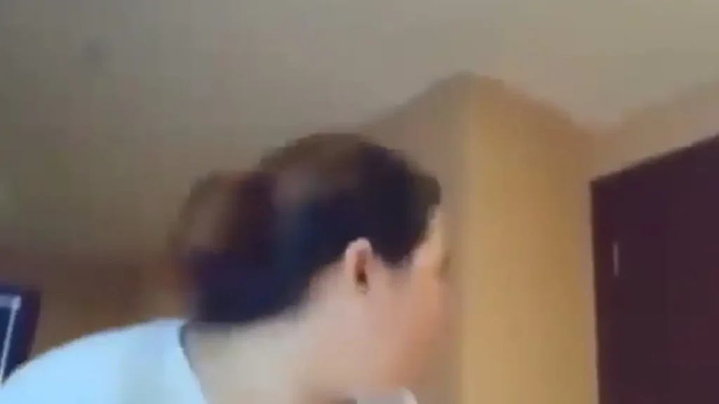 Ντουμπάι: Ιρανικός πύραυλος χτυπά πολυκατοικία την ώρα που μια γυναίκα κάνει live στο ίντερνετ