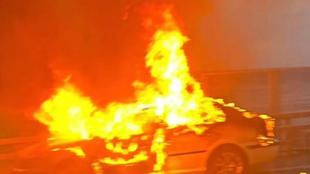 Αλθέα: Αυτοκίνητο τυλίχτηκε στις φλόγες στην λεωφόρο Αθηνών – Σουνίου