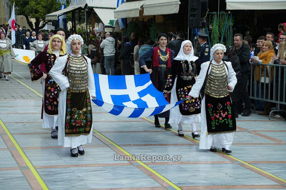 Δείτε βίντεο με ολόκληρη την παρέλαση της 25ης Μαρτίου στη Λαμία