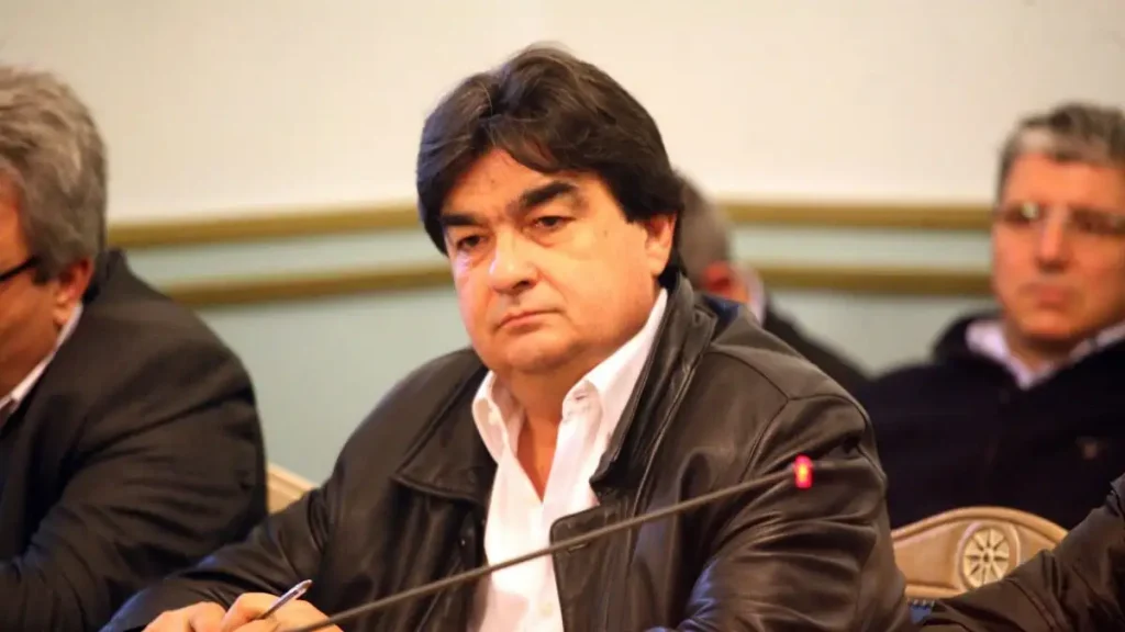 Ο Γιαννακούρας παίρνει την έδρα Κωνσταντινόπουλου στην Αρκαδία, αλλά... έπρεπε να τον ξαναπάρουν στο ΠΑΣΟΚ γιατί τον είχαν διαγράψει!