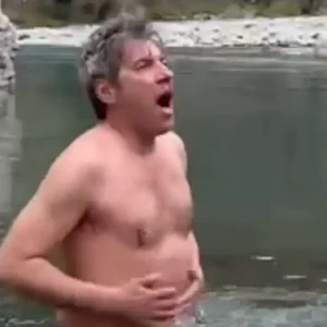 Ο Γιάννης Στάνκογλου βούτηξε στα κρύα νερά του Βοϊδομάτη και μοιράστηκε την στιγμή με τους followers του