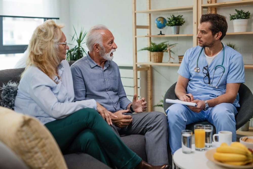 Η επίσκεψη γιατρού στο σπίτι δεν είναι όπως παλιά: φορητά μηχανήματα και σύγχρονες διαγνώσεις