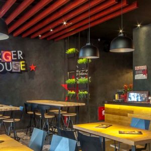 Ζητείται διανομέας από το Goody's Burger House της Λαμίας