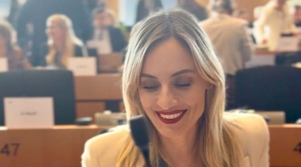 Νίκη για την Ελεονώρα Μελέτη στο Ευρωκοινοβούλιο με επίκεντρο τις γυναίκες