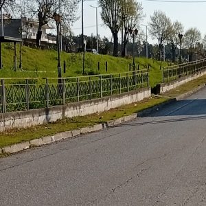 Φτιάξτε πεζοδρόμια στην οδό Μάνου Χατζηδάκι