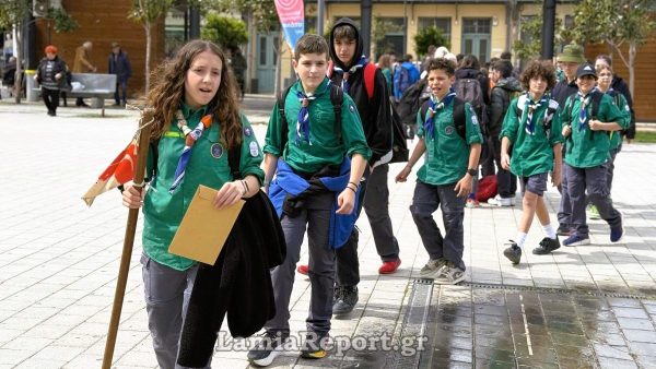 Κάθε γωνιά του κέντρου της πόλης γέμισε με προσκόπους (ΒΙΝΤΕΟ-ΦΩΤΟ)