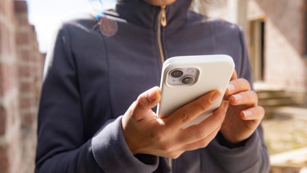 Εκατομμύρια χρήστες iPhone κινδυνεύουν από hacking