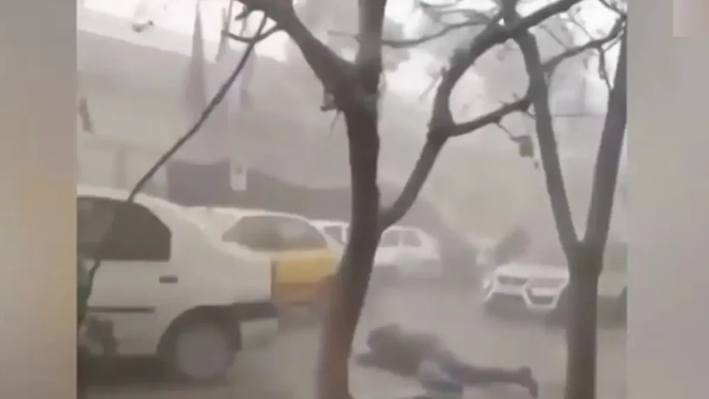 Συγκλονιστικό βίντεο από πυραυλικές επιθέσεις στην Τεχεράνη - Ιρανή προσεύχεται στον Αλλάχ λίγο πριν πέσει νεκρή