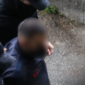 Καλαμαριά: Ράμματα στο μάτι και κάταγμα στο κρανίο φέρει ο 23χρονος καθ’ ομολογίαν δράστης της δολοφονίας – Τι έδειξε η ιατροδικαστική