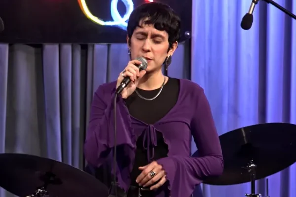 "Το βαλς των χαμένων ονείρων": Αλλάζει τίτλο το viral τραγούδι της Μαριάνας Κατσιμίχα, μετά από αίτημα του Γιώργου Χατζιδάκι