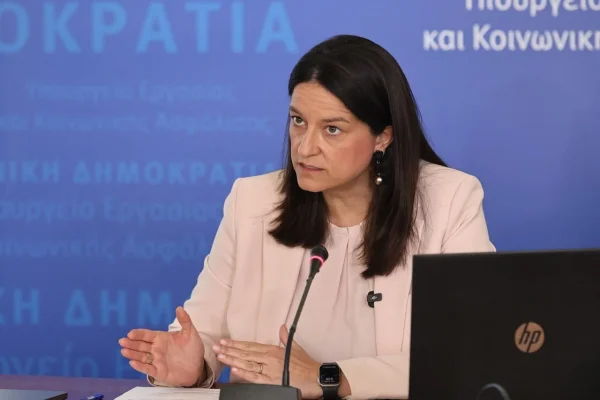 Πόσα είναι τα καθαρά για εργαζόμενους έως 30 ετών με τον νέο κατώτατο μισθό, δείτε πίνακες και παραδείγματα