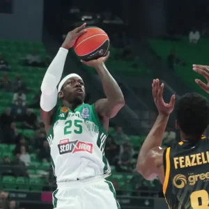 Ο Παναθηναϊκός έσπασε ρεκόρ 18,5 ετών με 25/25 βολές κόντρα στην ΑΕΚ, ο Κέντρικ Ναν ξεπέρασε τους 1.000 πόντους