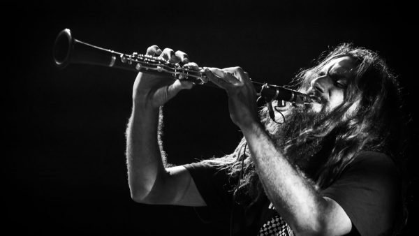 Ο πολυτάλαντος Κωνσταντής Πιστιόλης έρχεται το Σάββατο στη Χώρα