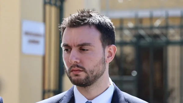 Κωνσταντίνος Φλώρος: Ένοχος για τον ξυλοδαρμό του Βασίλη Γραμμένου – Τέσσερα χρόνια φυλάκιση με αναστολή η ποινή του