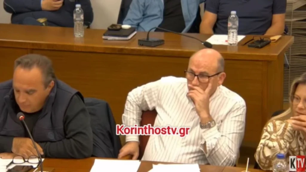 Επικό σκηνικό: Πολίτης με νταλκά μπήκε στο δημοτικό συμβούλιο και... τραγουδούσε Καζαντζίδη! (ΒΙΝΤΕΟ)