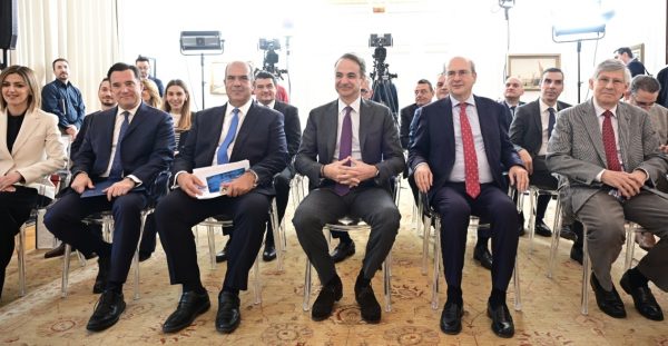 Μητσοτάκης: Καλώ τους ευεργέτες να σταθούν στο ύψος των περιστάσεων και να επιστρέψουν ένα μέρος του πλούτου τους στην πατρίδα τους