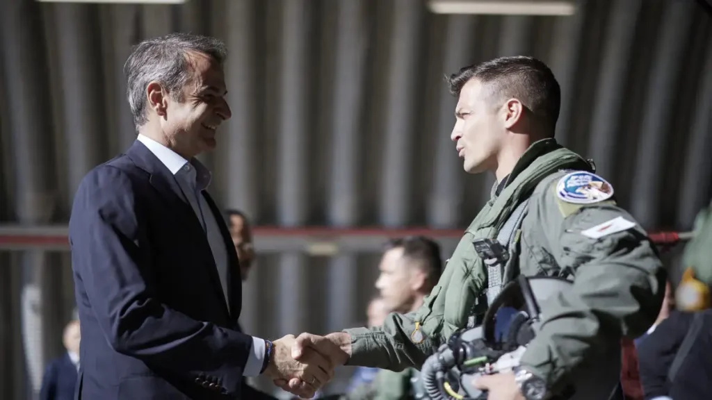 Κυριάκος Μητσοτάκης: Ο πρωθυπουργός συνάντησε τους πιλότους των ελληνικών F-16 στην Κύπρο