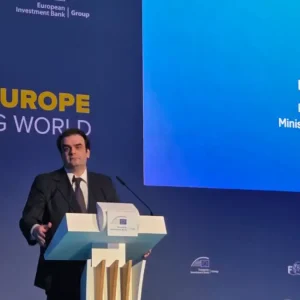 Πιερρακάκης: Απαιτείται ταχεία αντίδραση της ΕΕ στη νέα κρίση – «Τέλος στη γεωπολιτική αθωότητα»