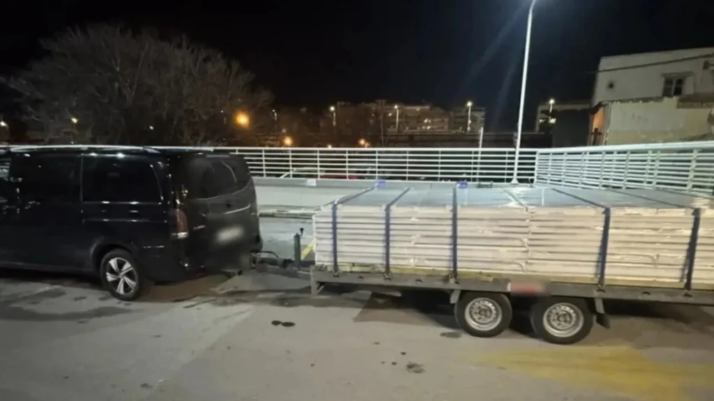 Συνελήφθη 59χρονος που φόρτωσε σε τρέιλερ κουφώματα αλουμινίου γεμάτα με λαθραία τσιγάρα: Μετέφερε πάνω από 30.000 πακέτα